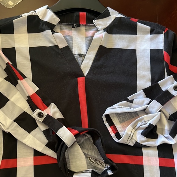 St. Jubileens Women’s tunic 3/4 sleeves black/white/gray/red Vneck size Large - Picture 16 of 17